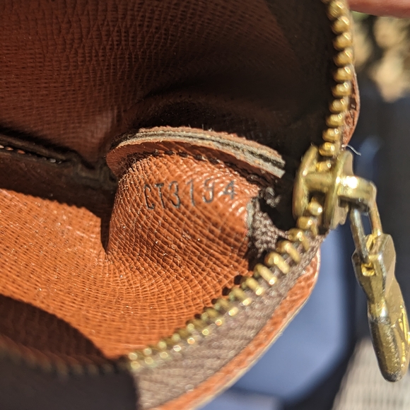 🇫🇷 Louis Vuitton Pochette Cles Monogram Coin Pouch EUC COA included #CT3194 - Picture 15 of 17